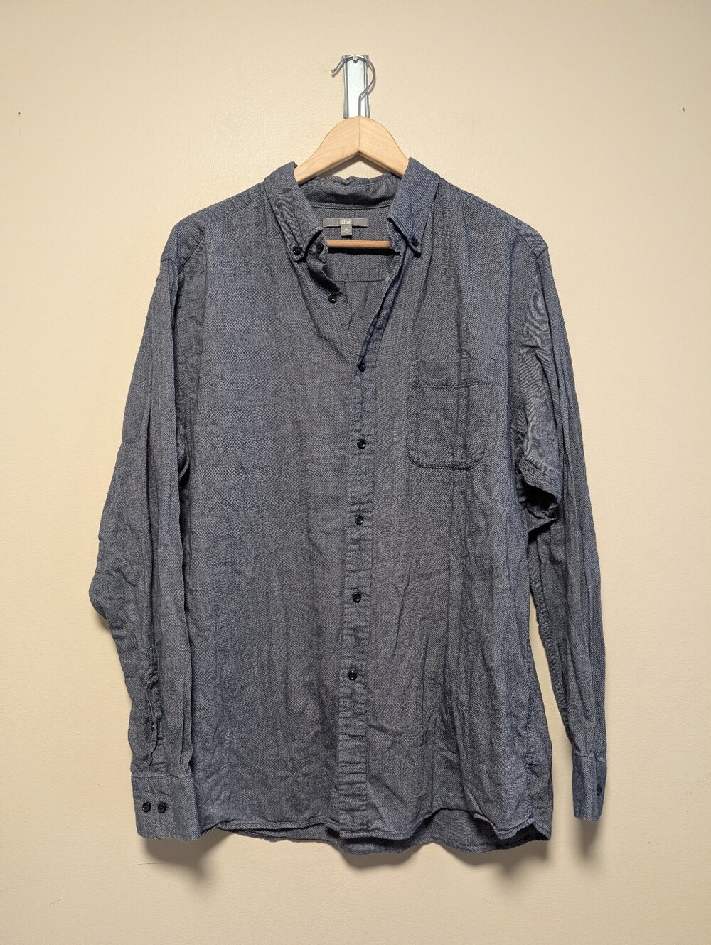 Uniqlo XL Blue Chambray Button Down Shirt Cotton Casual Capsule Wardrobe